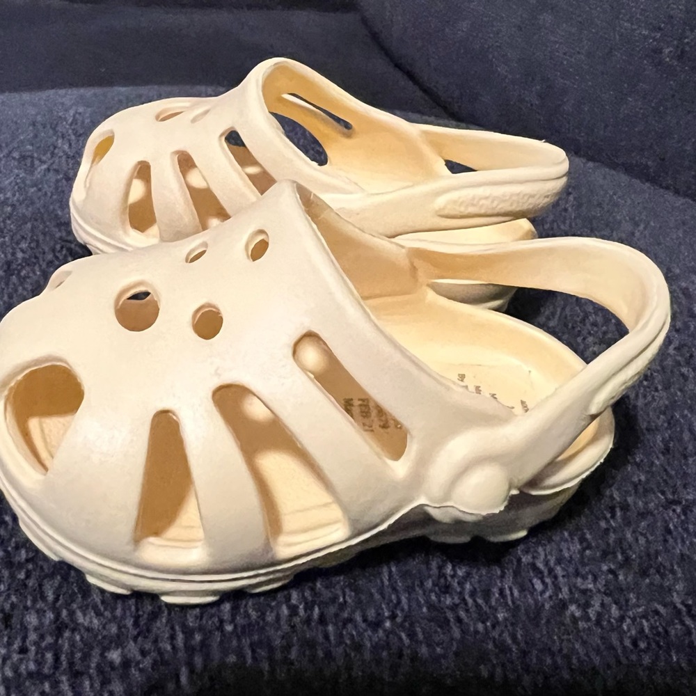 Brand new size 2 sandals for baby